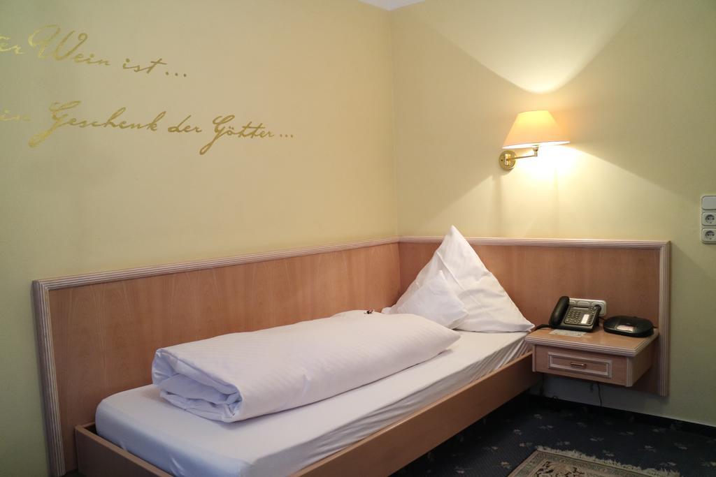 Hotel Restaurant Paradeismuehle Klingenberg am Main Rom bilde